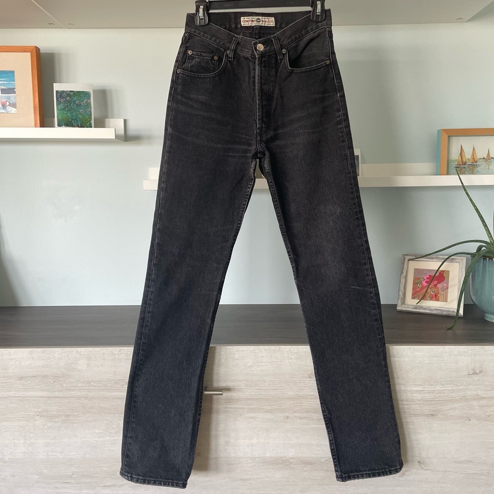 Vintage High-waisted Black Wash Straight Leg Jeans